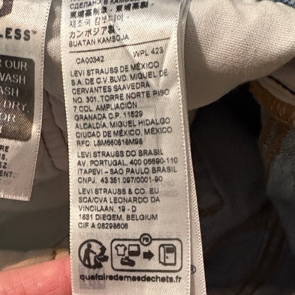 2/$10
Levi’s jeans shorts distressed High Rise 501  EUC button fly size 28 - Picture 6 of 11